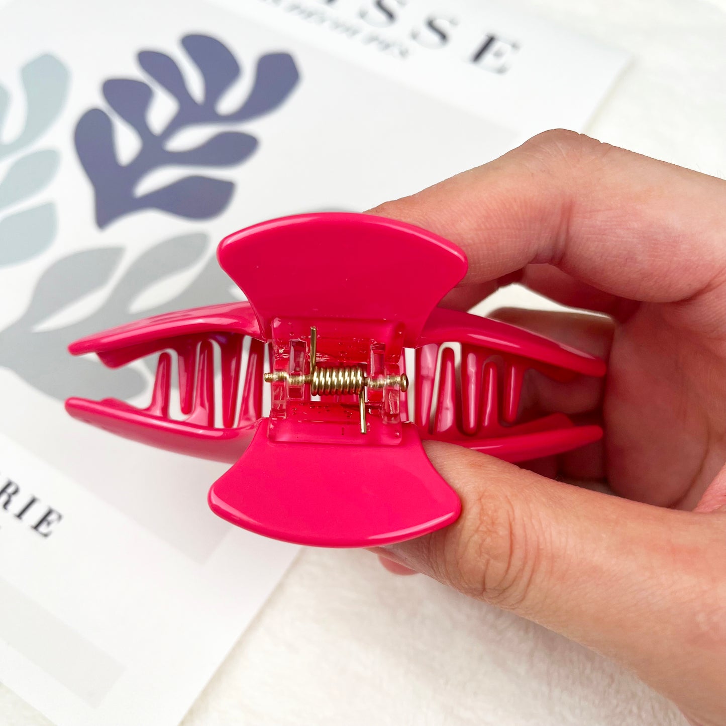 Simple and elegant acetate red hair claw clip