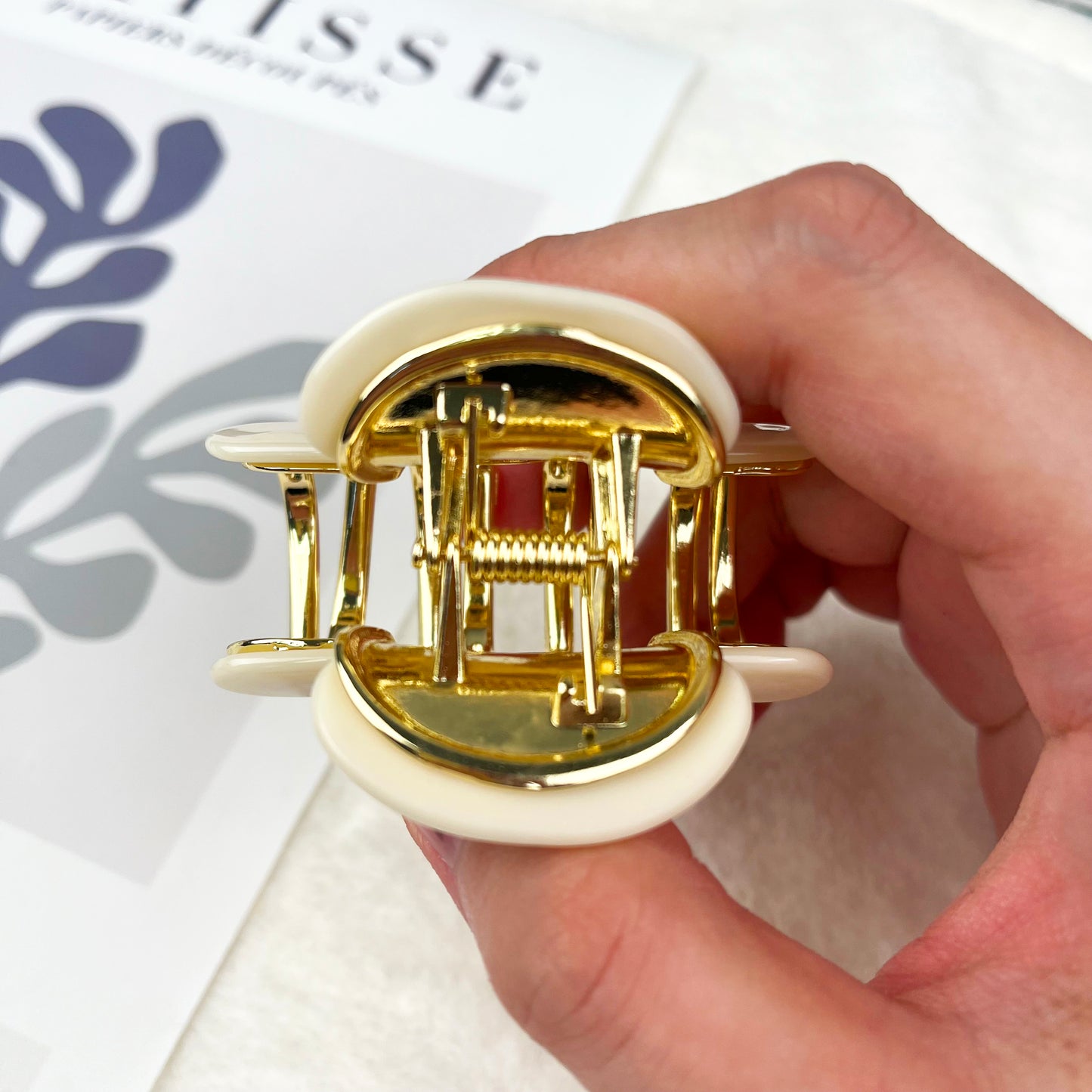 Retro simple small hair claw clip