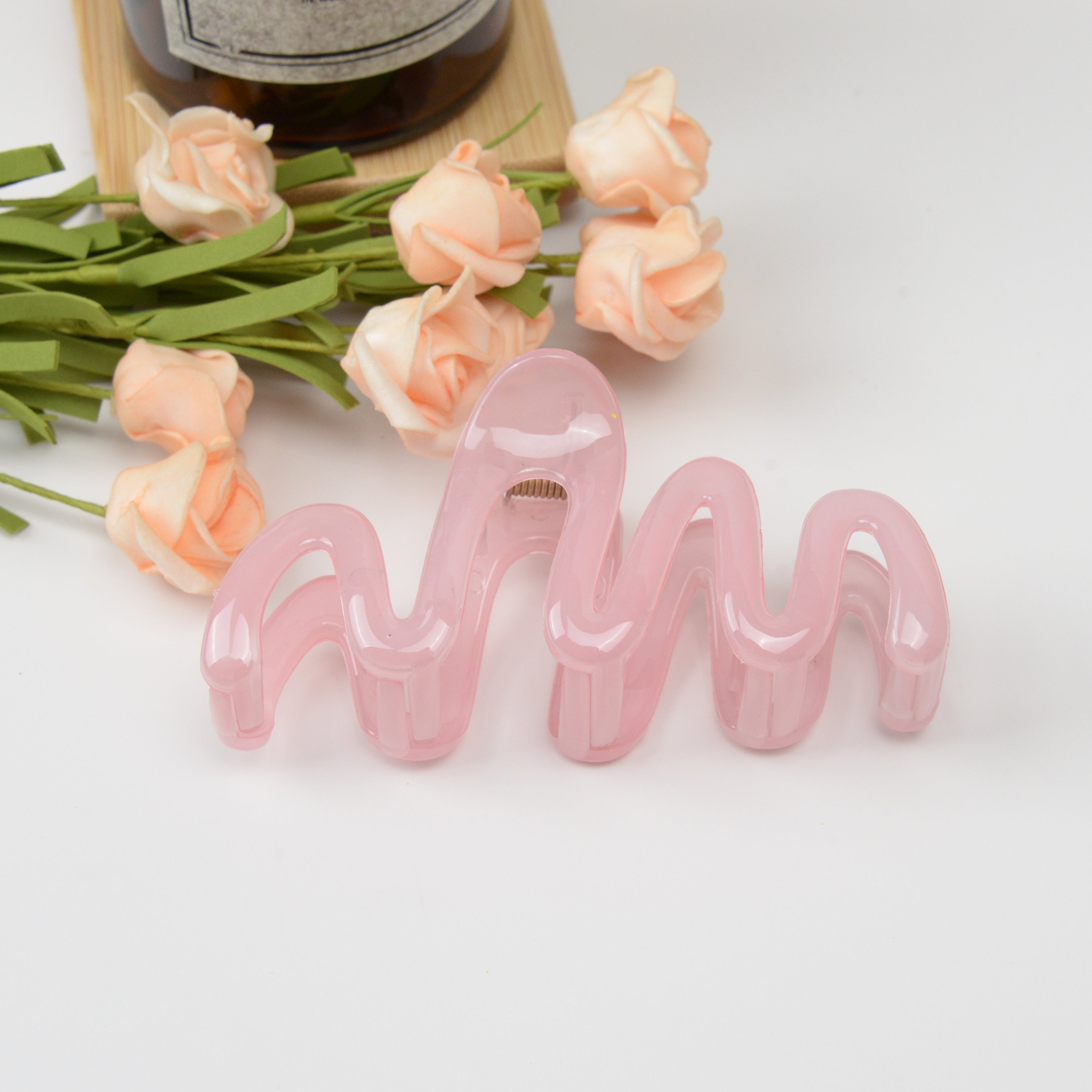 Jelly-colored wavy hair gripper