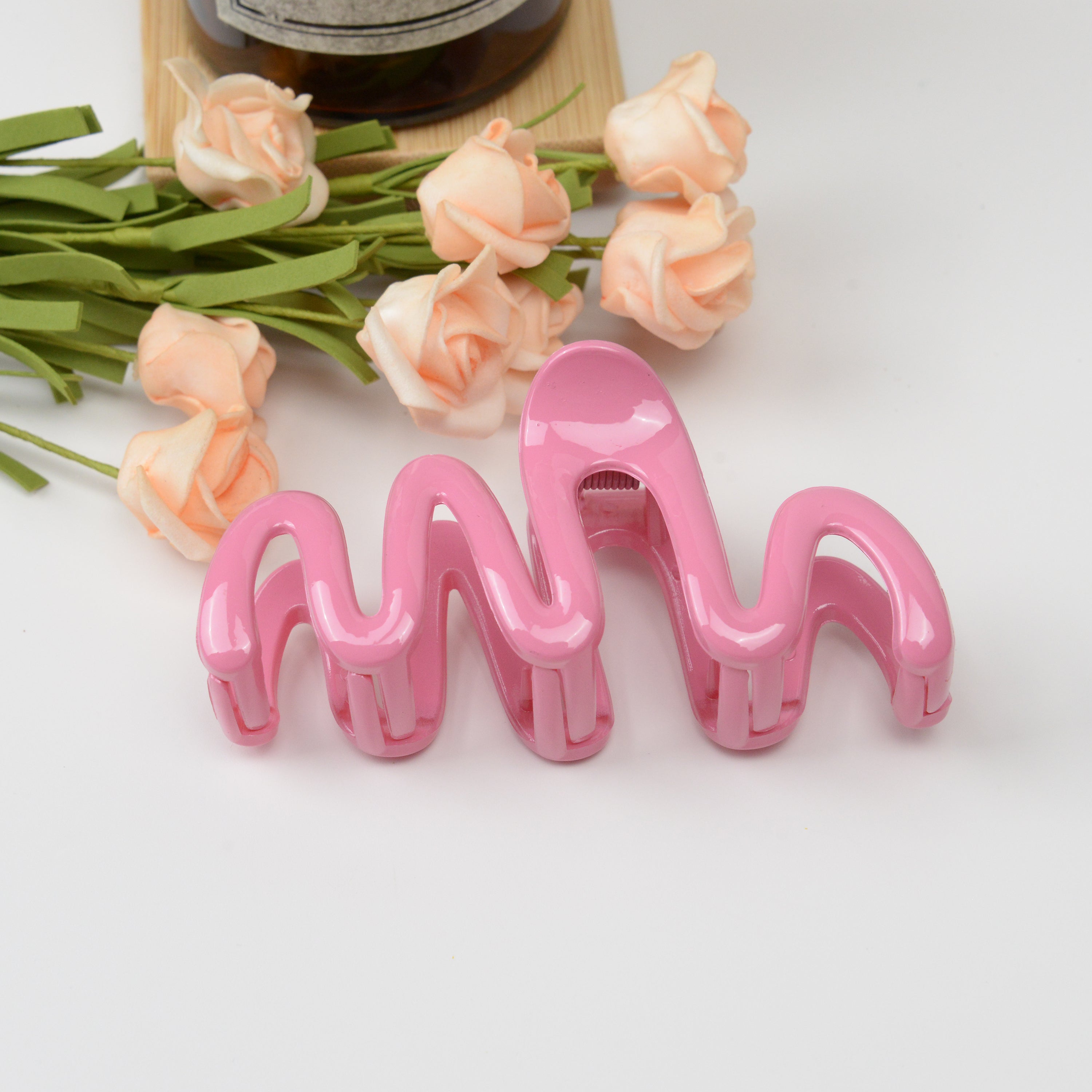 Jelly-colored wavy hair gripper