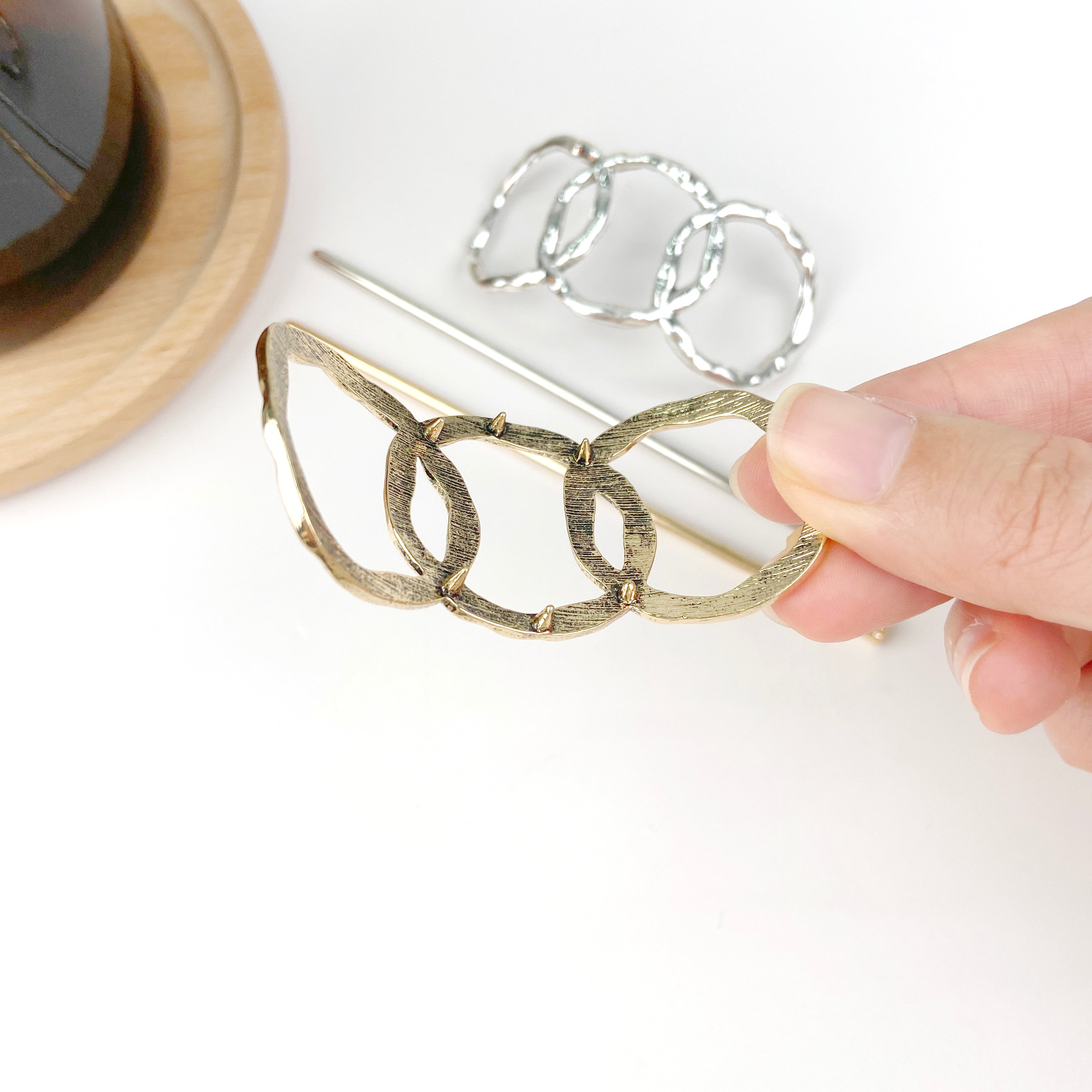 Three-ring vintage metal hairpin