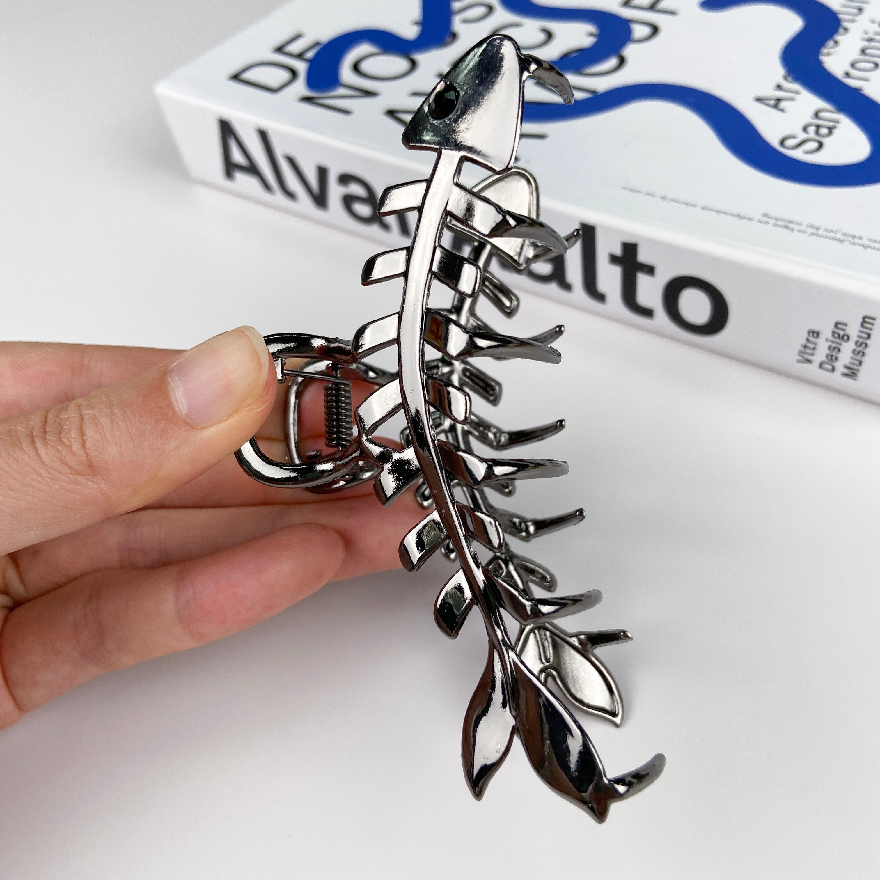 Metal Fishbone Grip High-Grade Temperament