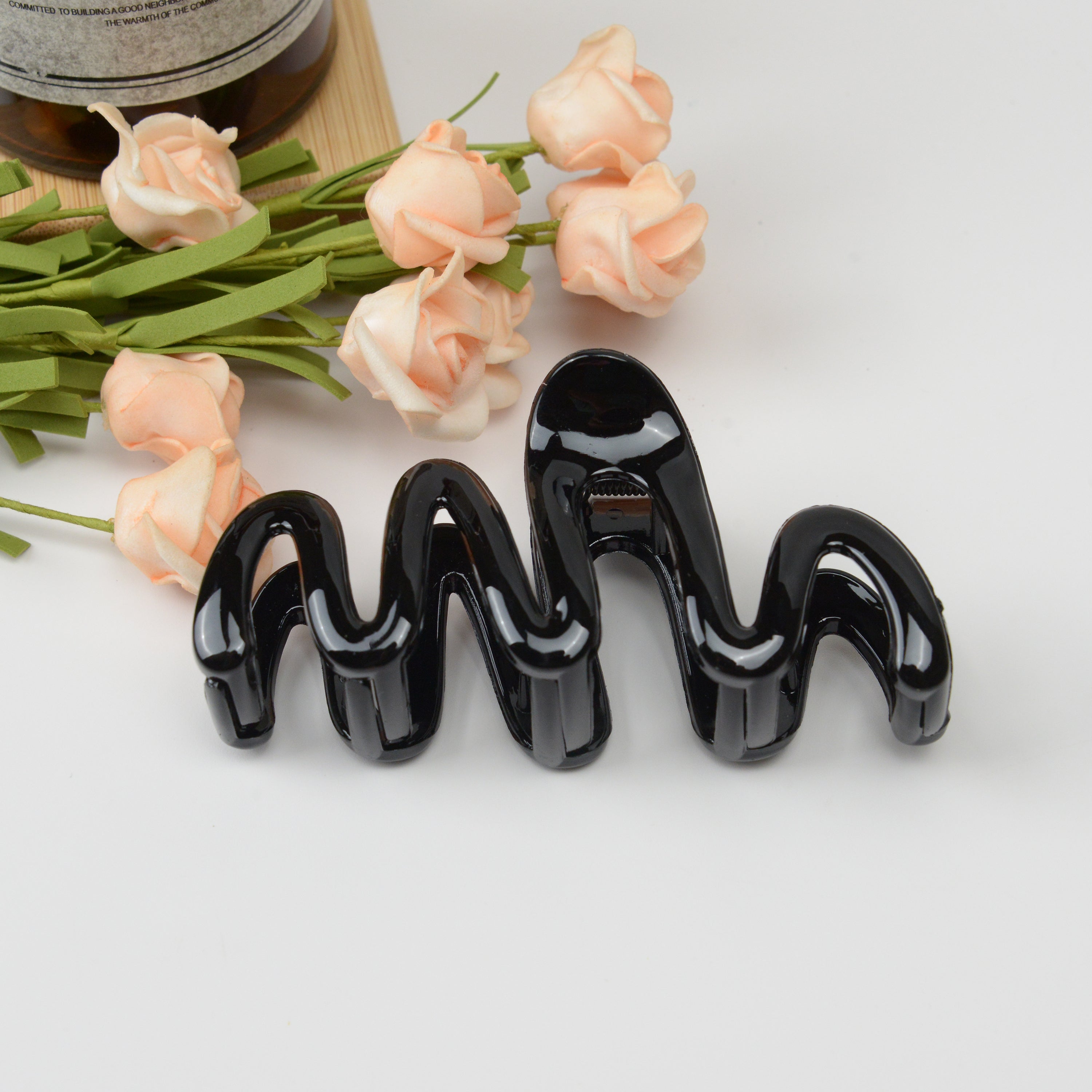 Jelly-colored wavy hair gripper