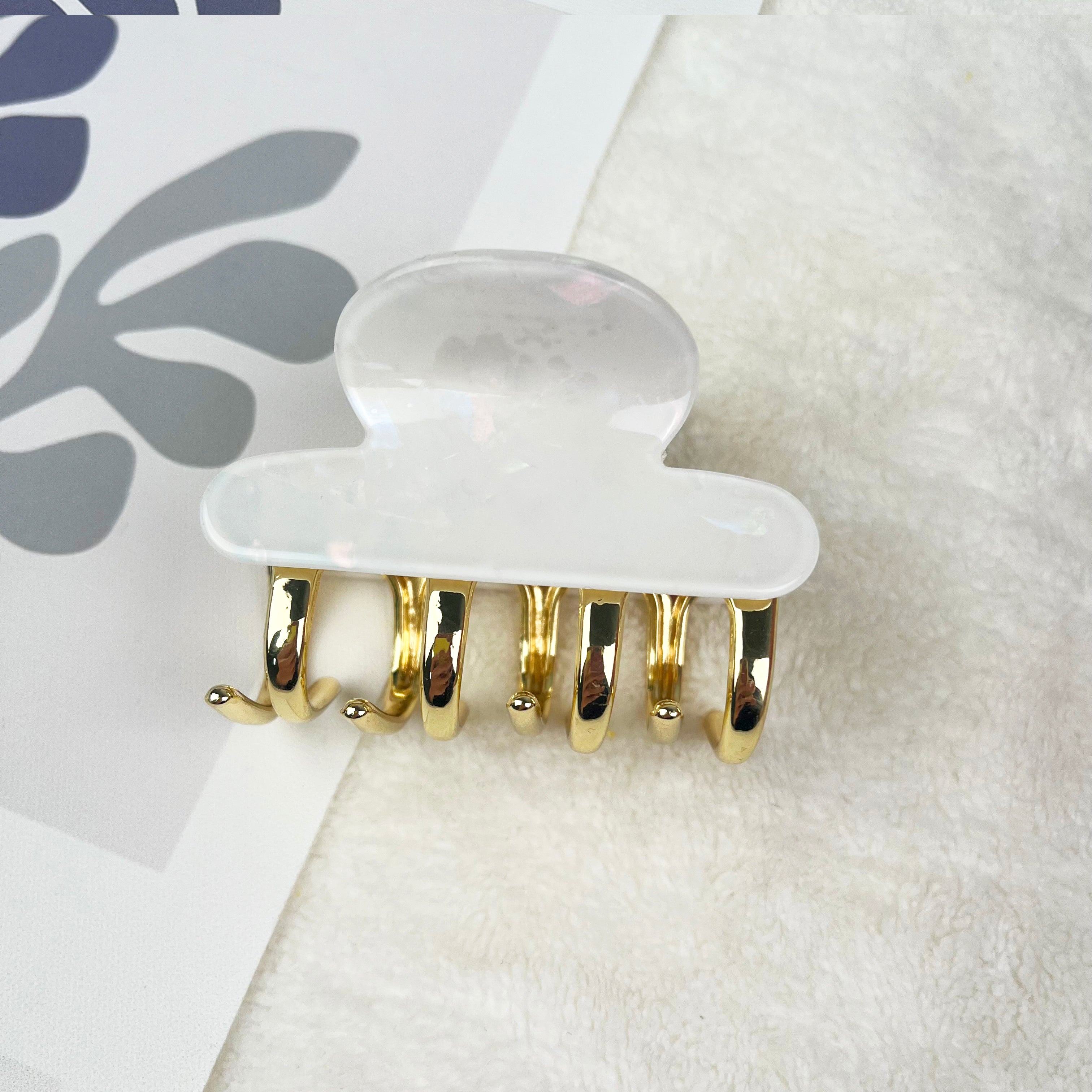 Retro simple small hair claw clip