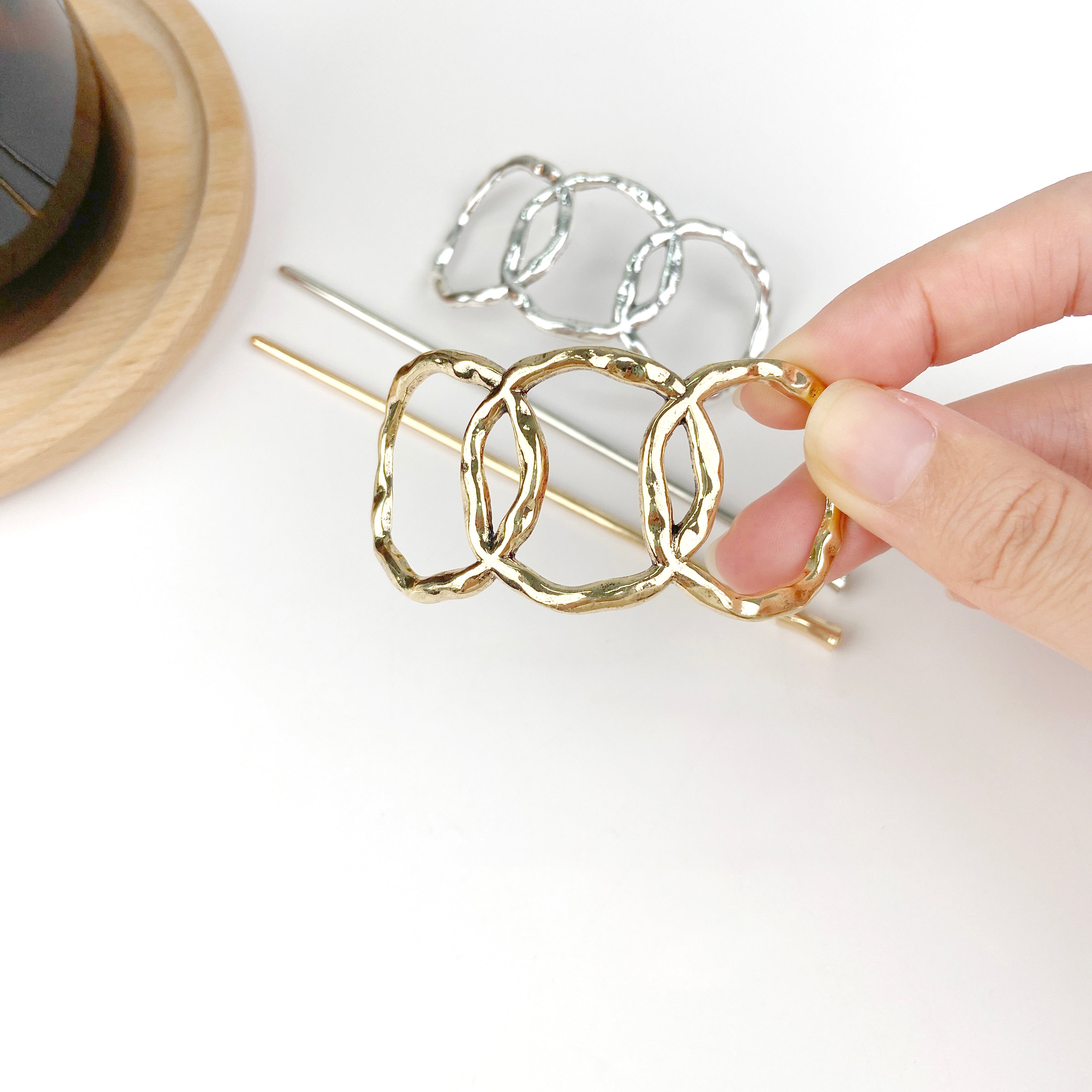 Three-ring vintage metal hairpin
