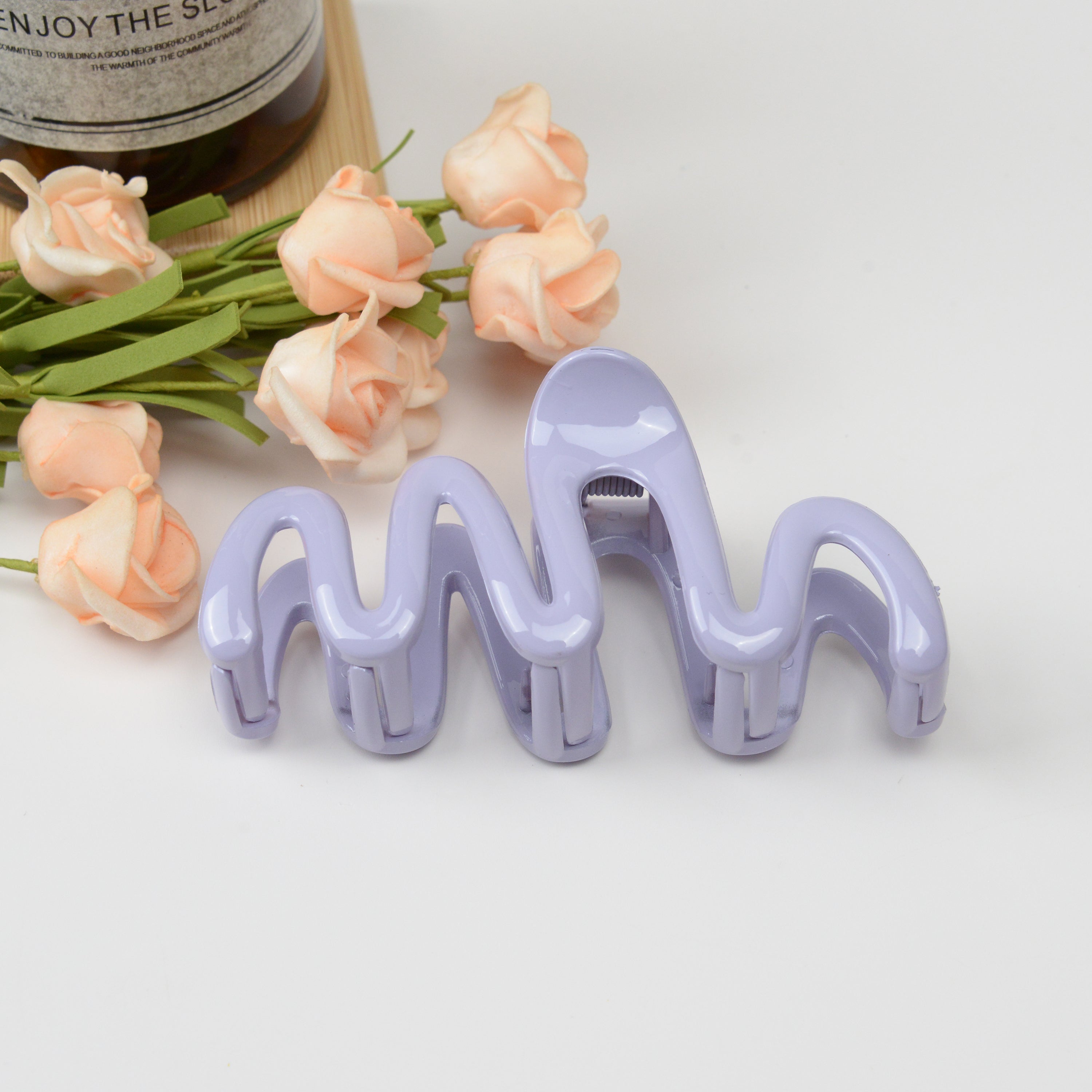 Jelly-colored wavy hair gripper