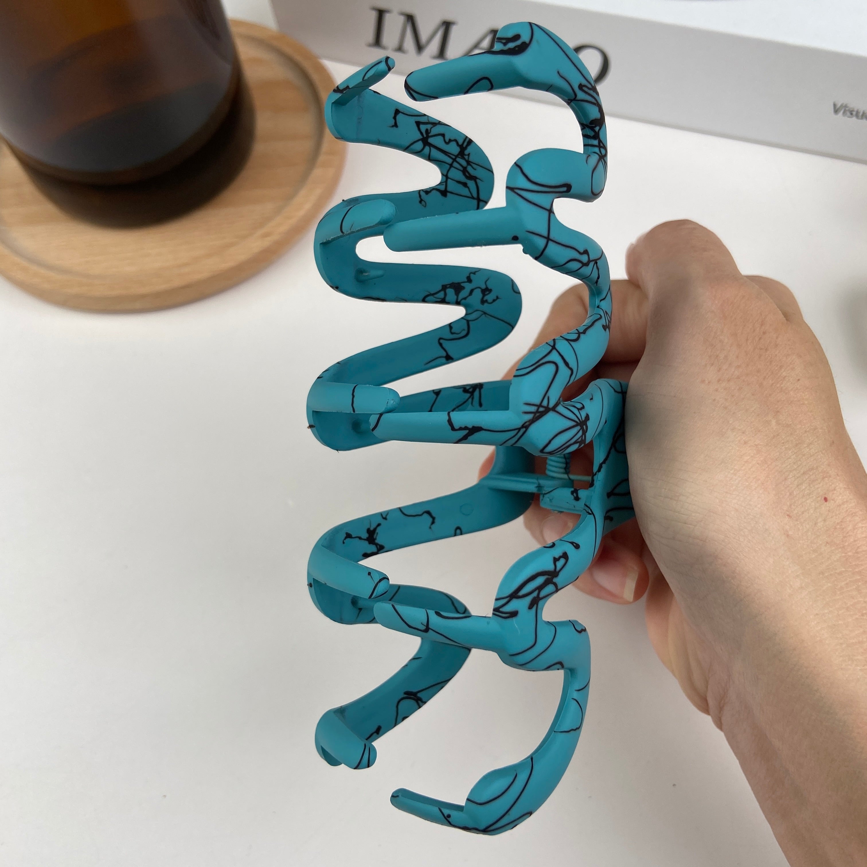 Wavy colored hair clips fashionable hair claws