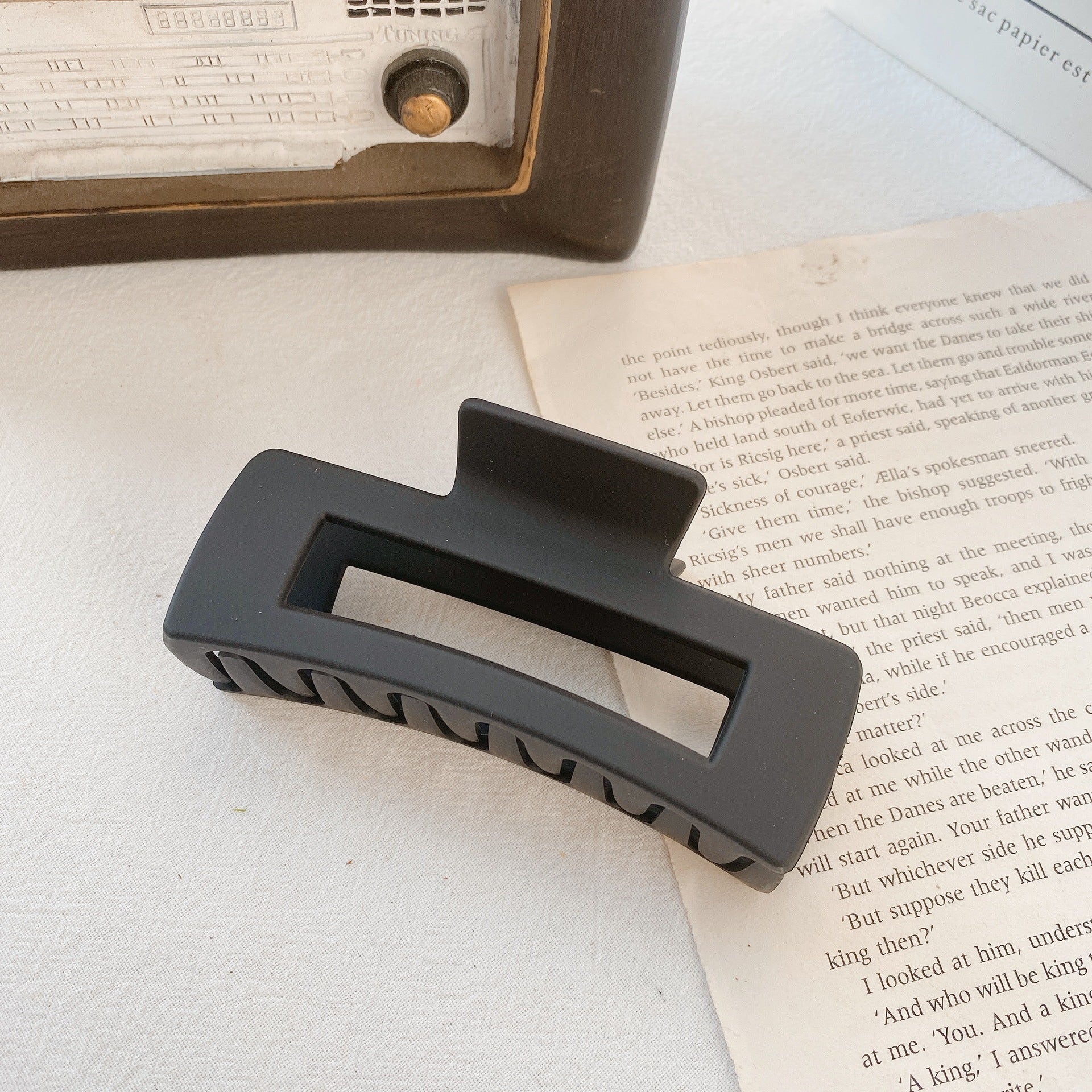 Large Resin Hair Clip — Updo & Curly Hair Claw Clip