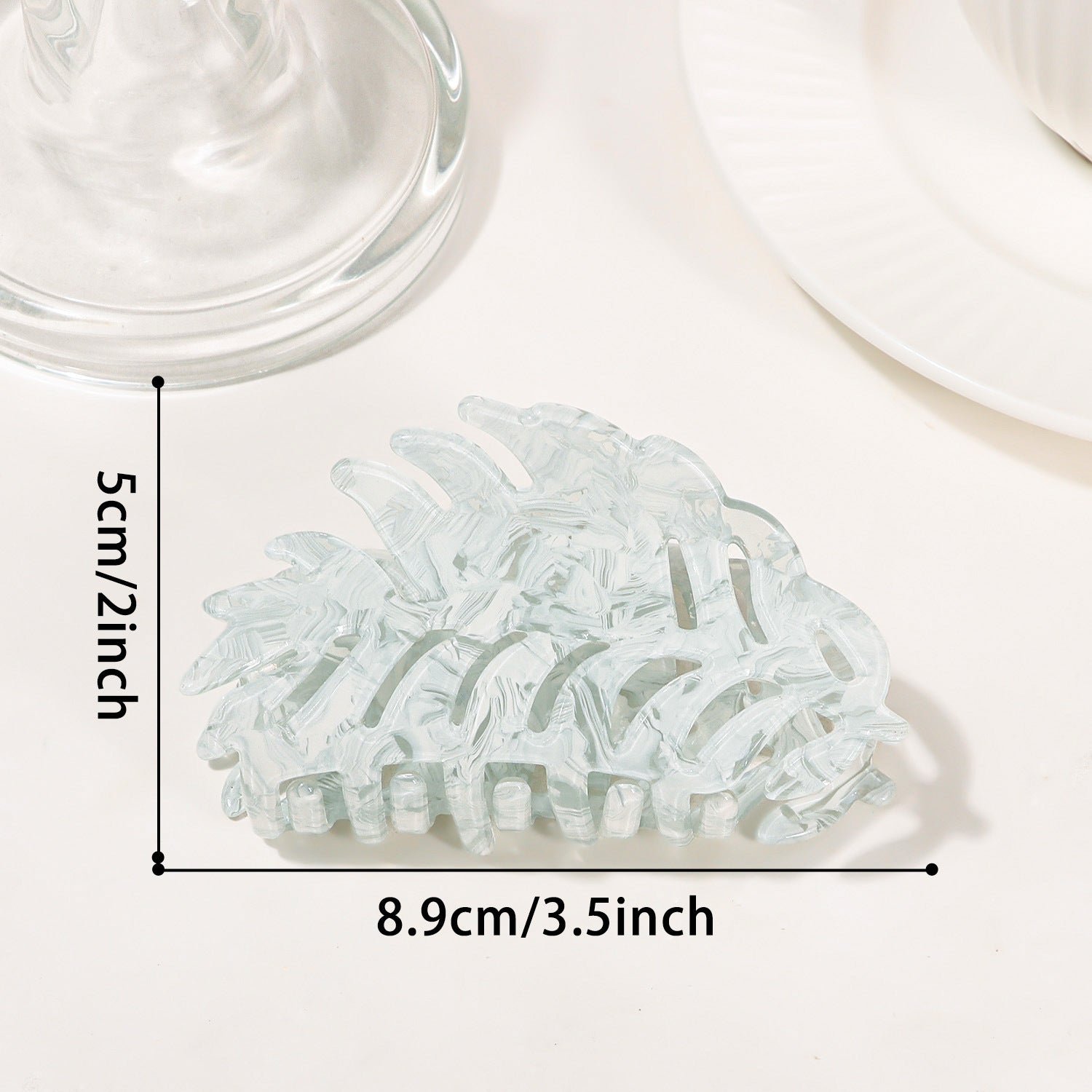 Leaves Grip PVC Updo Shark Clip