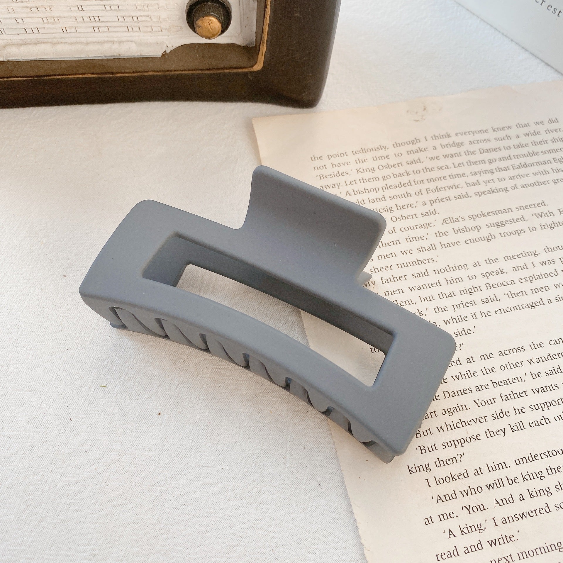 Large Resin Hair Clip — Updo & Curly Hair Claw Clip