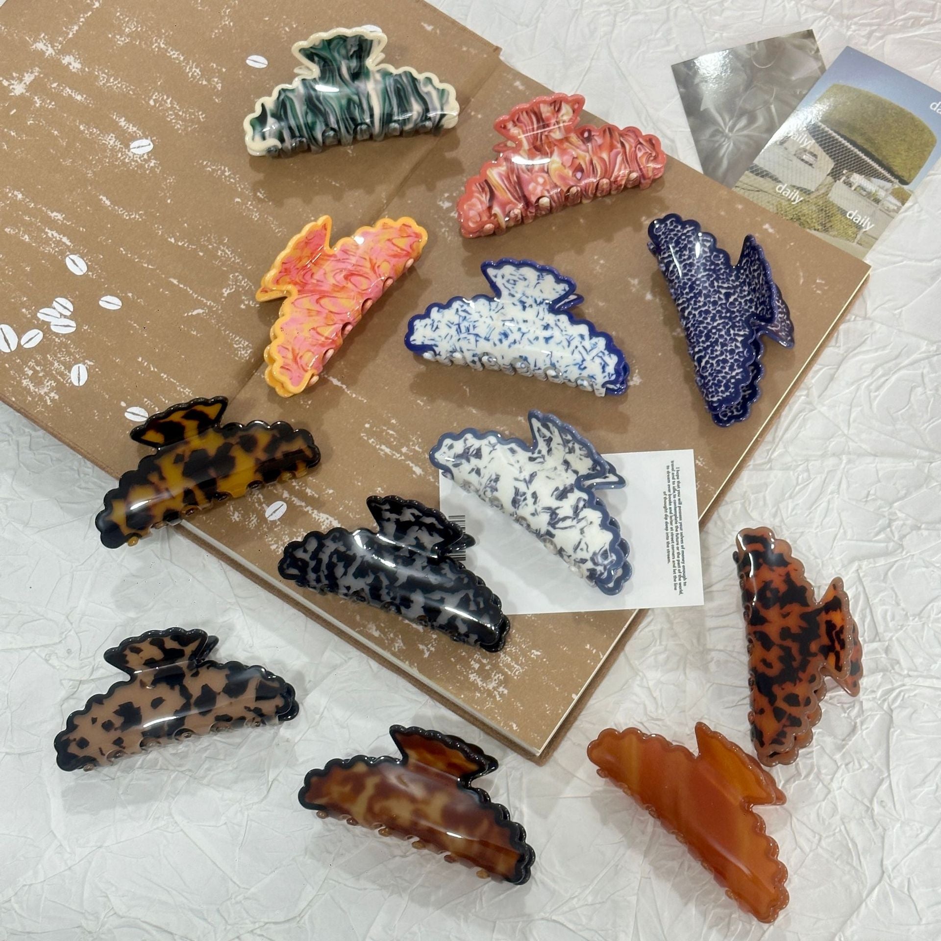 Blue-and-White Porcelain Style Claw Clip — Tie-Dye Speckled Pattern, Ideal for Updos