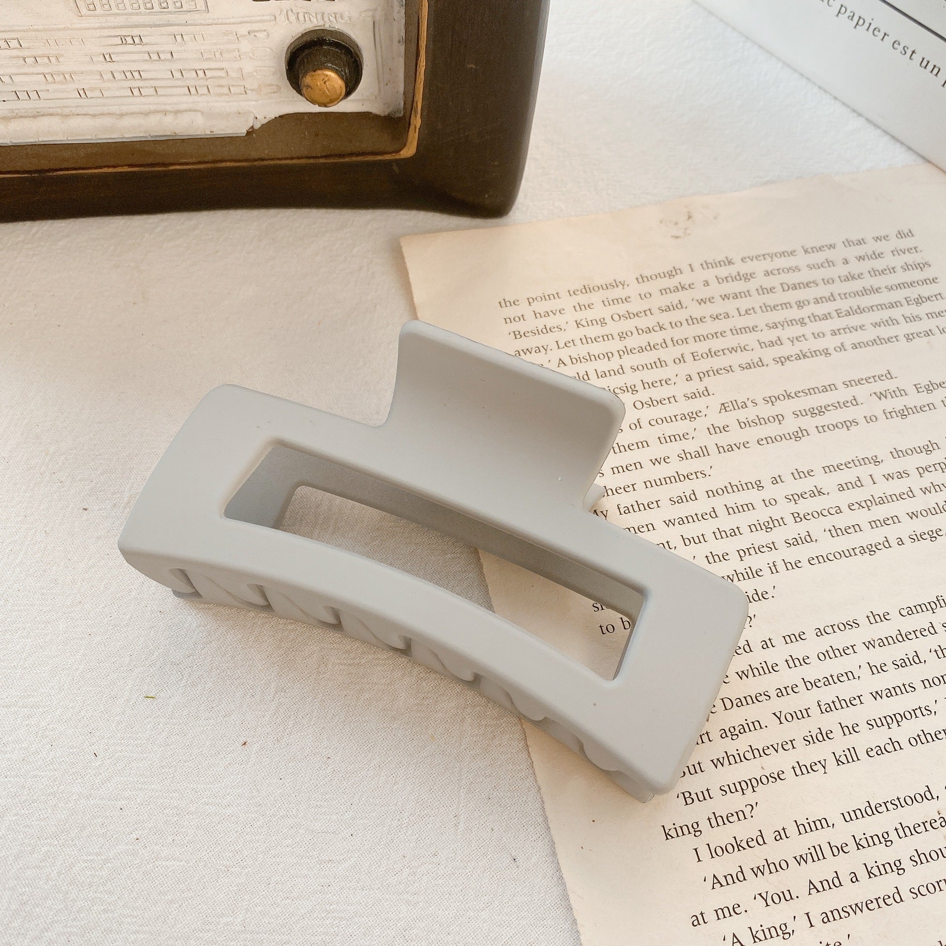 Large Resin Hair Clip — Updo & Curly Hair Claw Clip