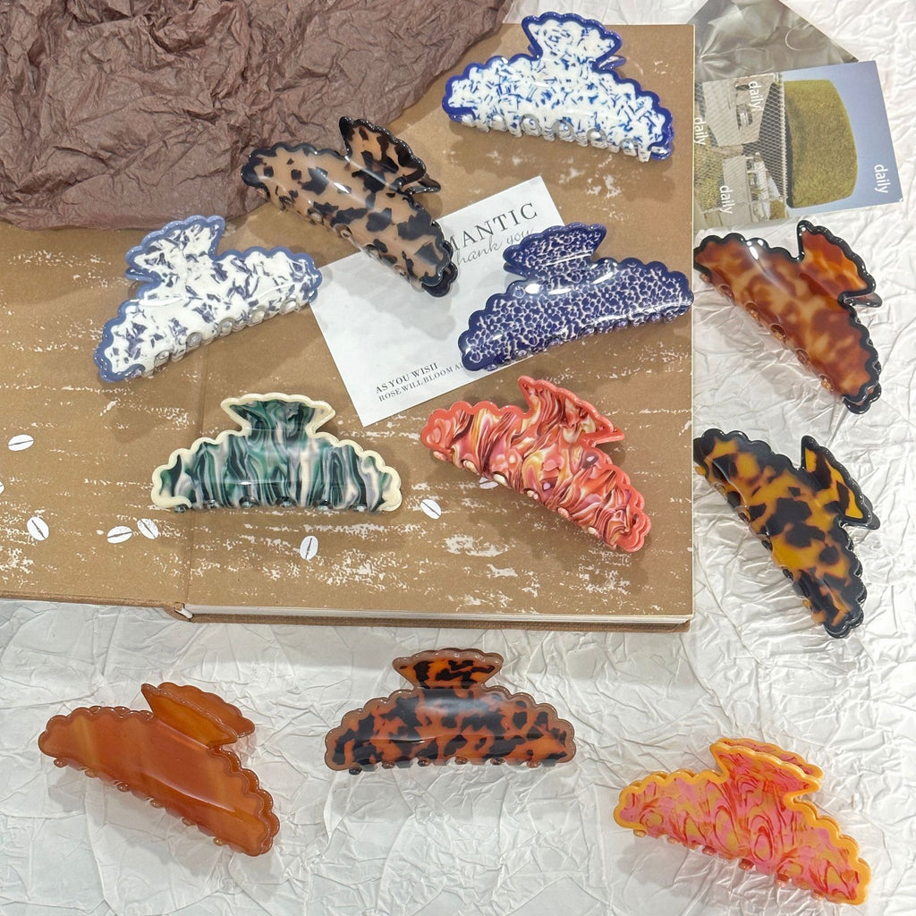 Blue-and-White Porcelain Style Claw Clip — Tie-Dye Speckled Pattern, Ideal for Updos