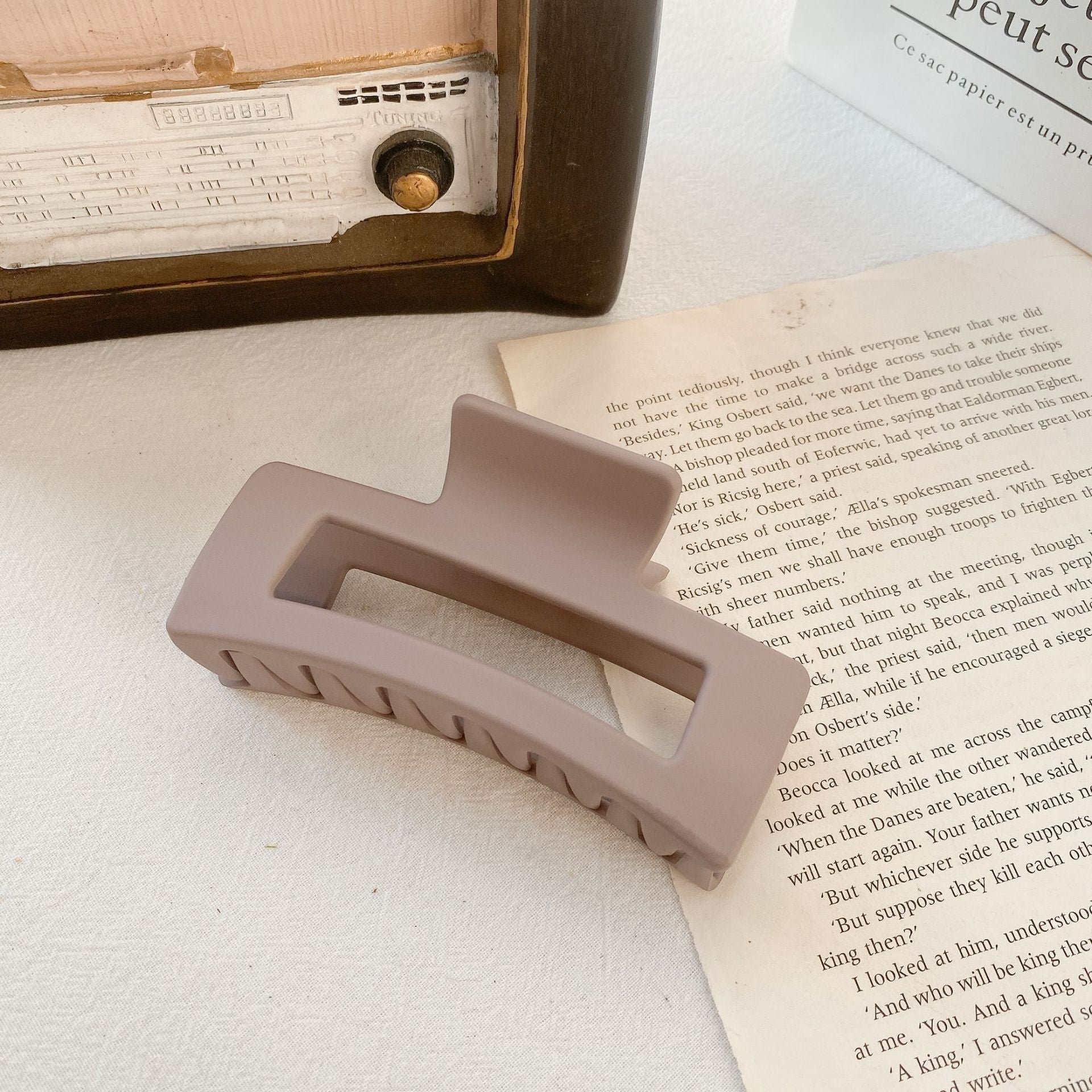 Large Resin Hair Clip — Updo & Curly Hair Claw Clip