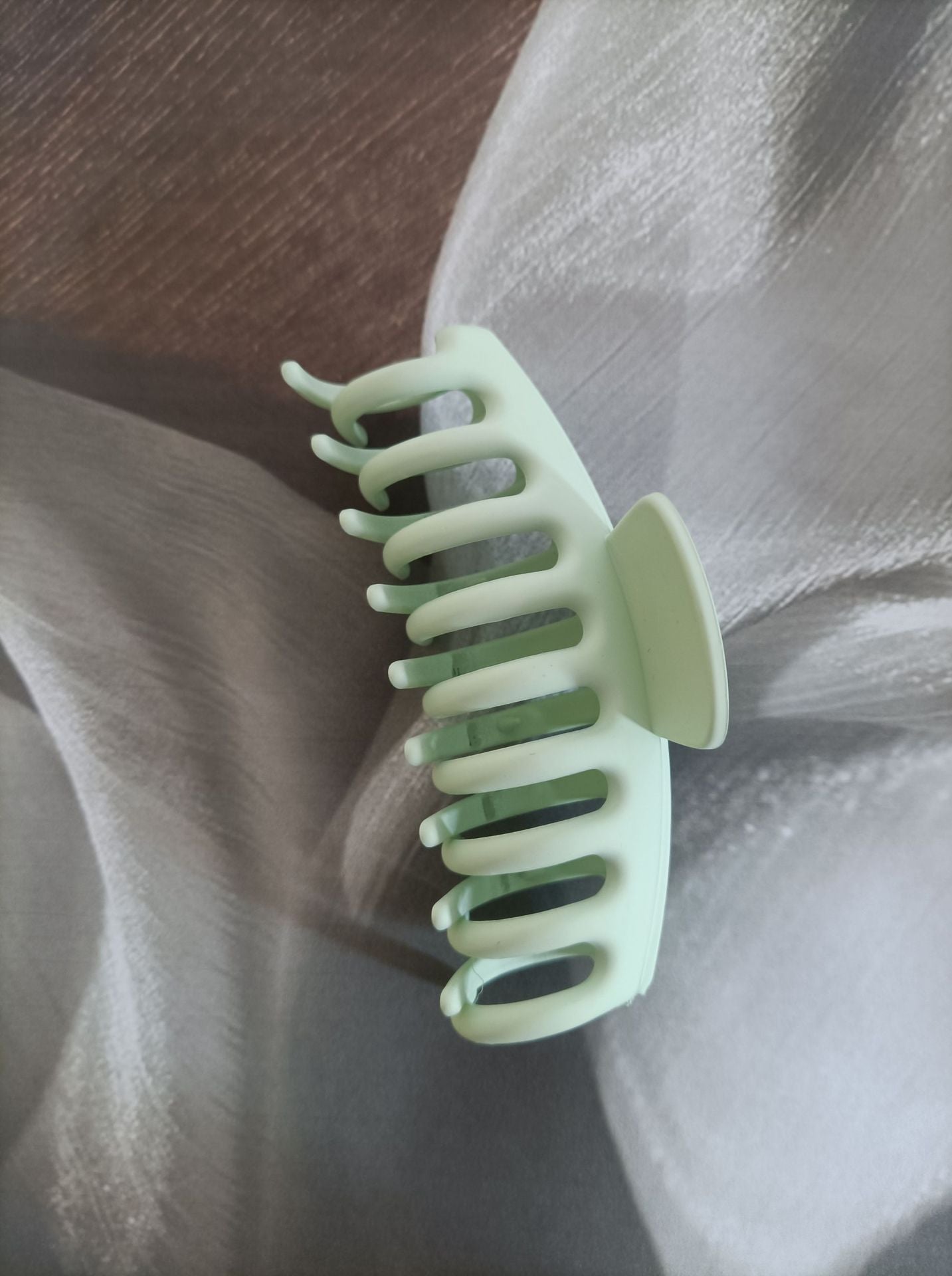 Keel Frosted Hair Claw Clip