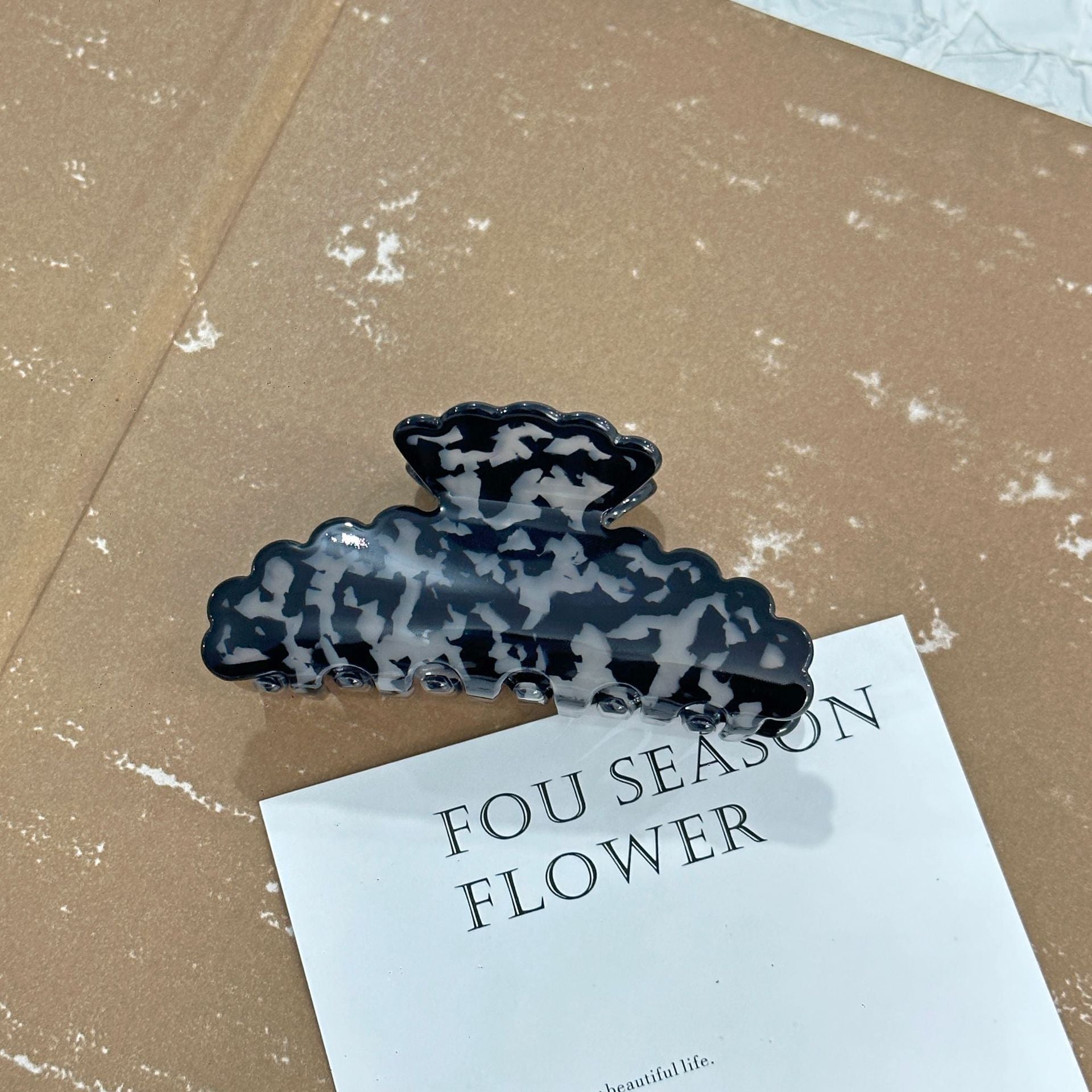 Blue-and-White Porcelain Style Claw Clip — Tie-Dye Speckled Pattern, Ideal for Updos