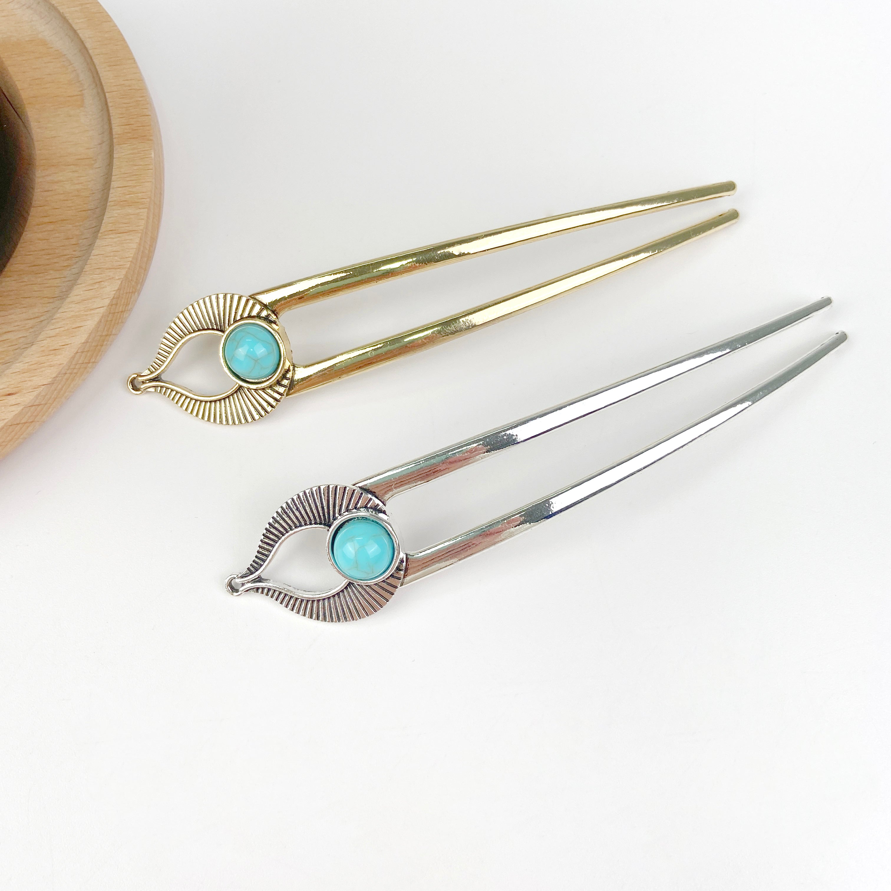 U-shaped vintage metal hairpin