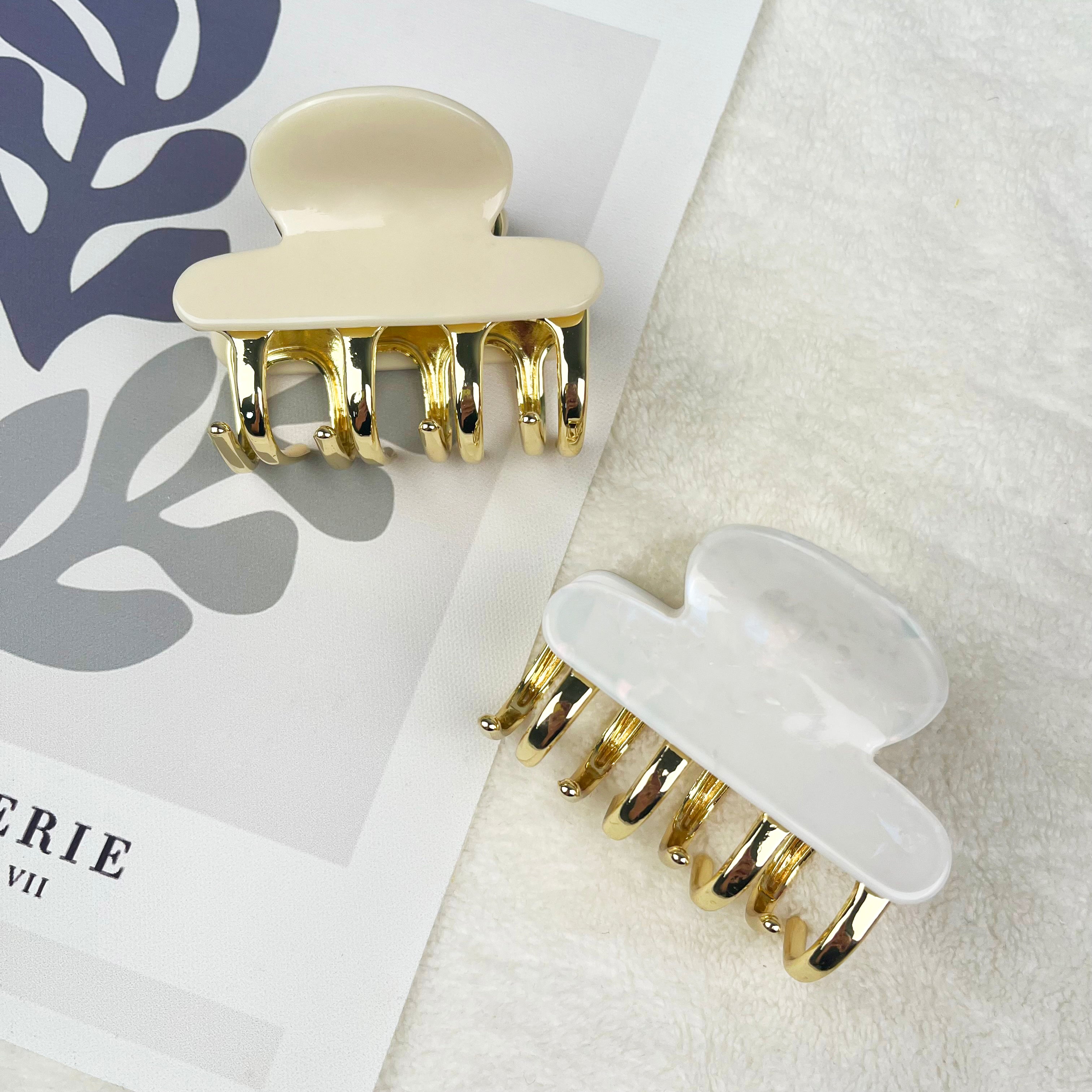 Retro simple small hair claw clip