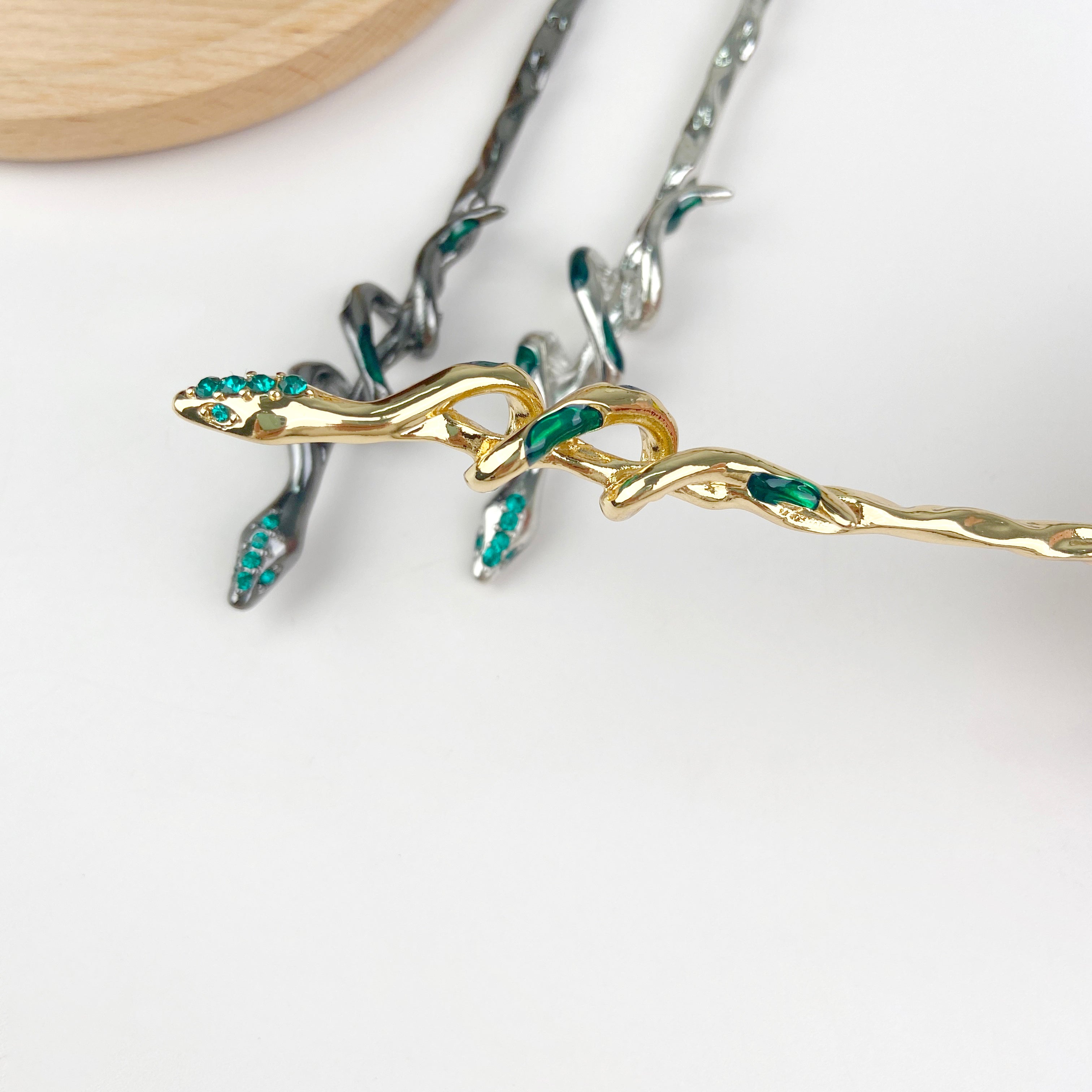 Green-eyed snake metal hairpin