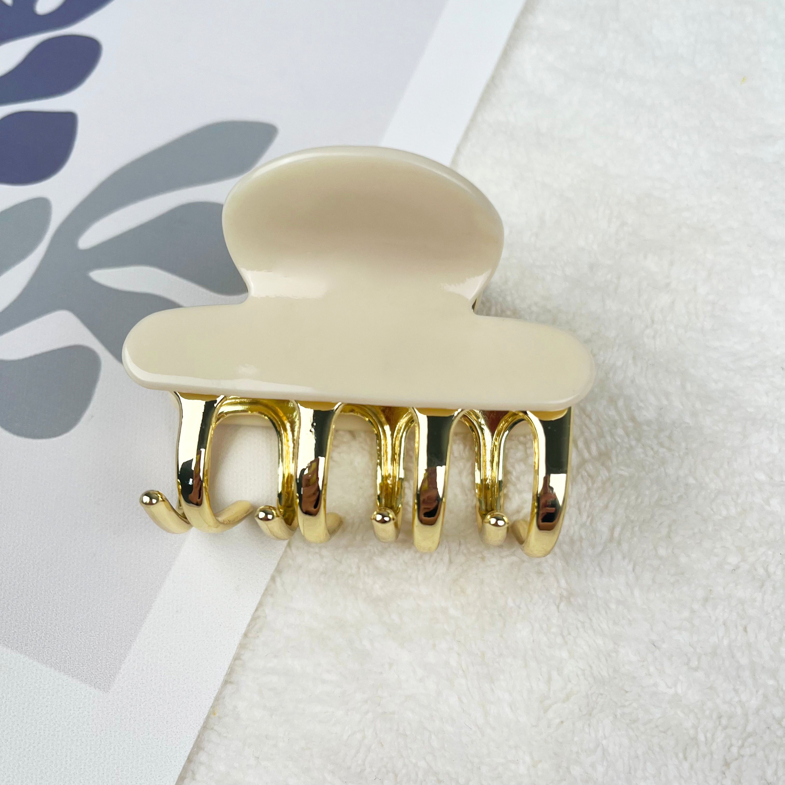 Retro simple small hair claw clip