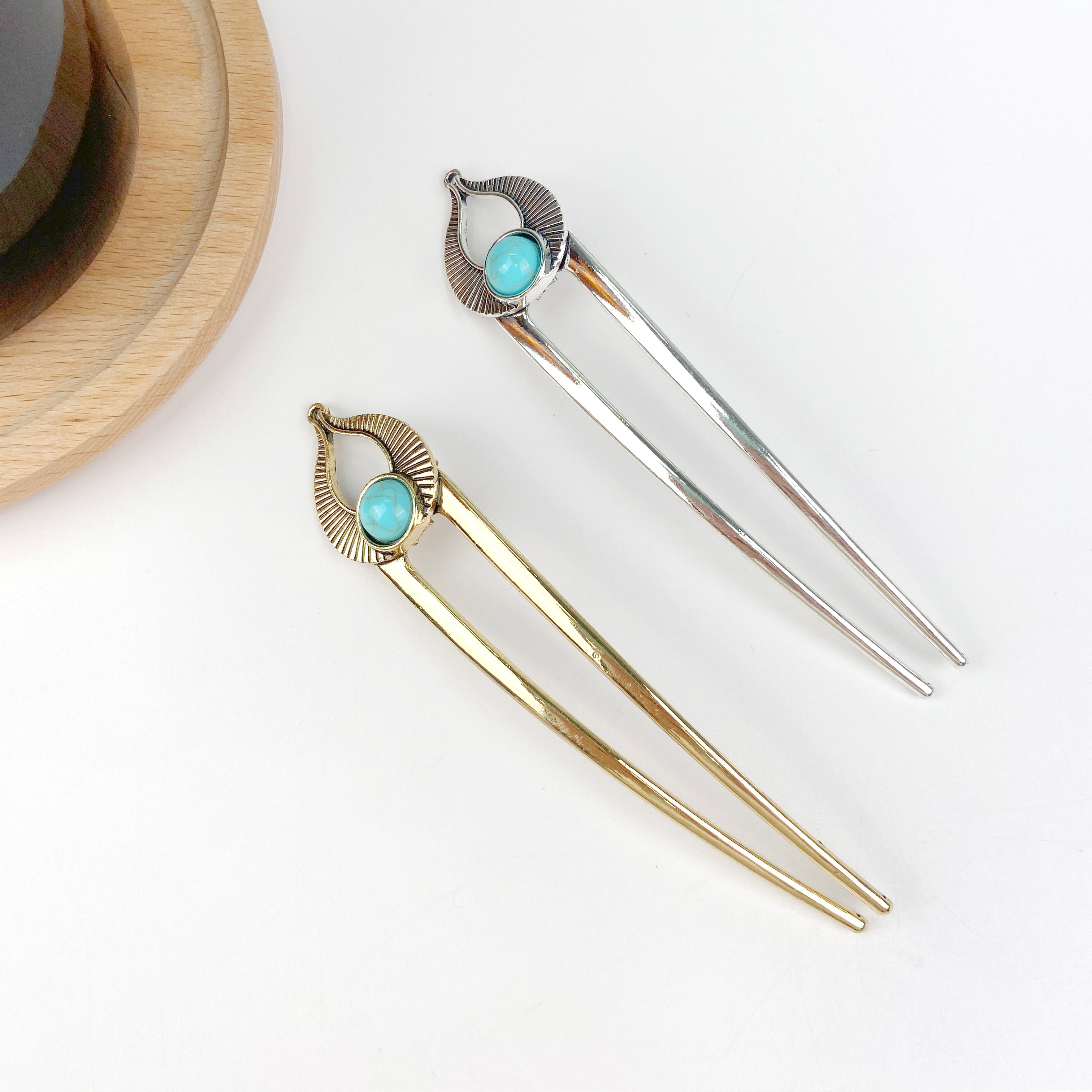 U-shaped vintage metal hairpin